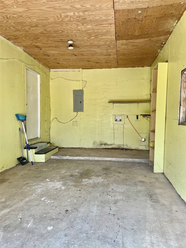 Photo - 611 N Avenue D