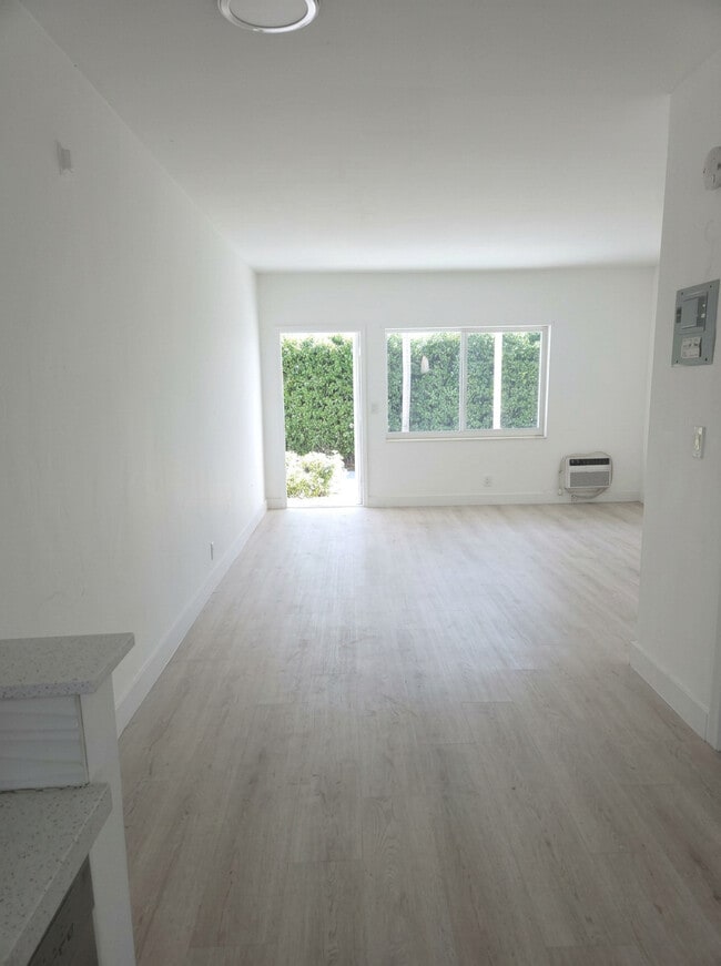 Photo - 6844 Abbott Ave