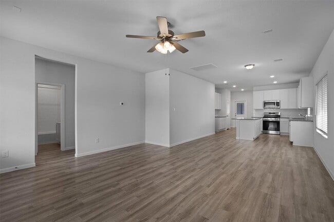 Photo - 303 Clearlake Dr