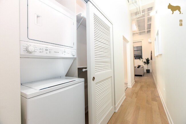 Photo - 33 E Adams St