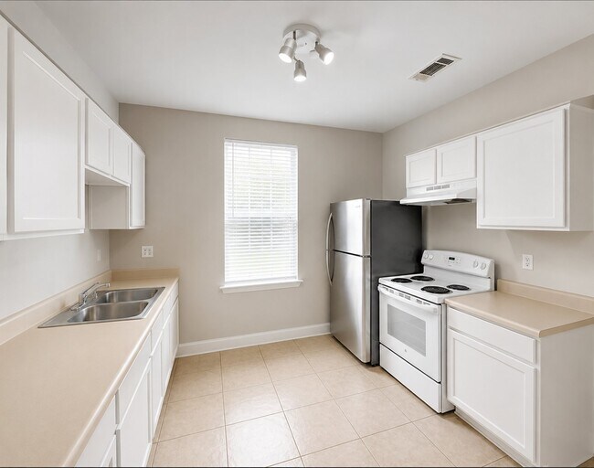 Photo - 8409 Apple St