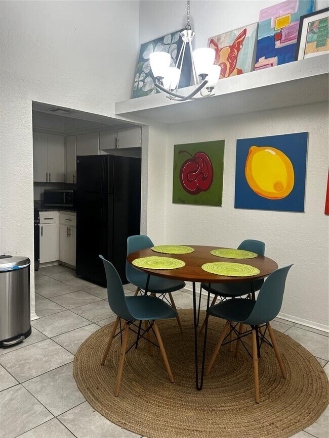 Photo - 1008 Milford Way