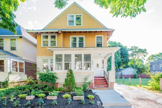 Photo - 290 Wellington Ave