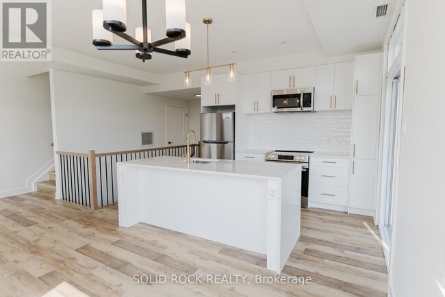 Photo - 845 Champlain St