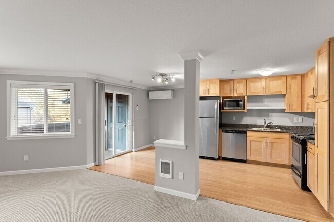 Photo - Charming 2-Bedroom, 2-Bathroom Upstairs Un... Unidad L