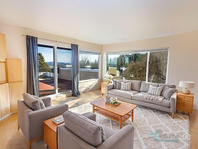 Building Photo - Condo Near OHSU with Huge Deck, Stunning Views and Parking