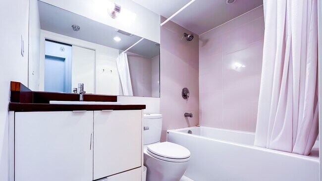 Photo - 161 W Georgia St