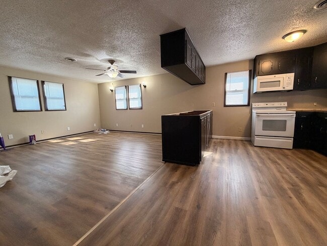 Building Photo - 1402 S 24th St Unit = 1402 1/2 S 24th Street