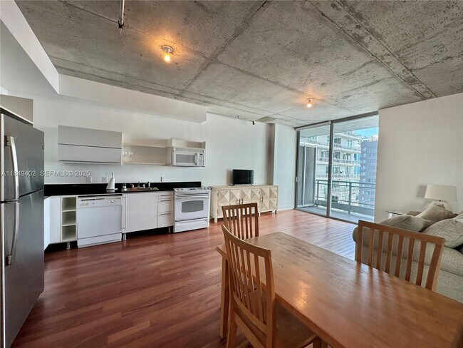 Photo - 690 SW 1st Ct Unidad 2123