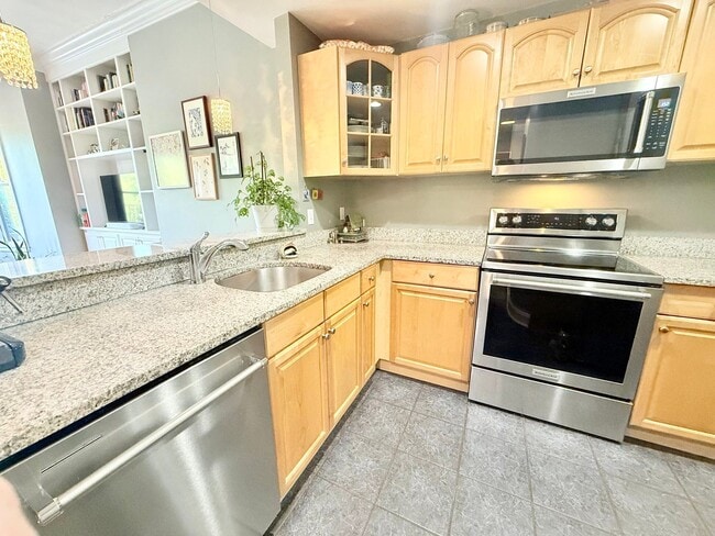 Building Photo - 552 Massachusetts Ave Unit 4