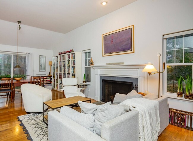 Photo - 98 Thomas Ave