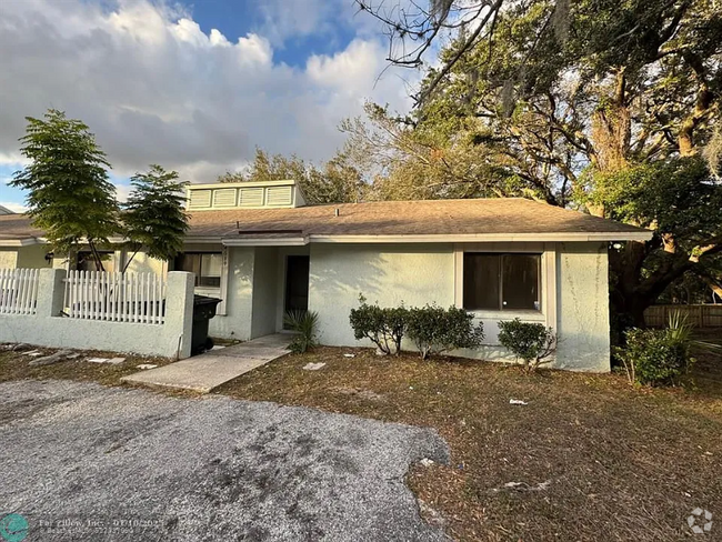 Building Photo - 4639 N Pine Hills Rd Rental