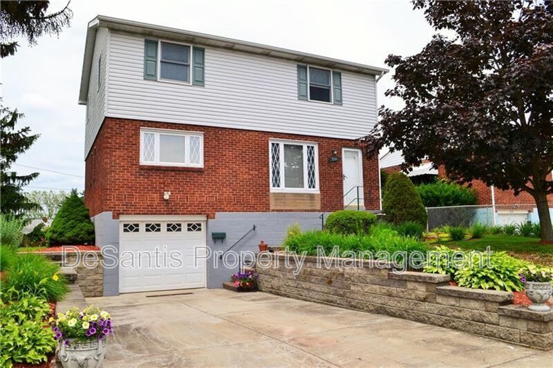 Photo - 301 Meadowlark Lane