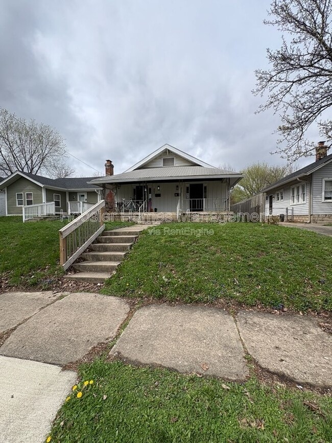 Building Photo - 802 N Denny St