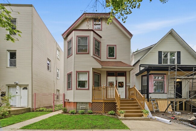 Building Photo - 3730 N Troy St Unit 2