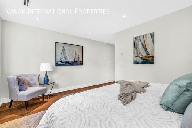 5 Bed / 5.5 Bath House in North Vancouver