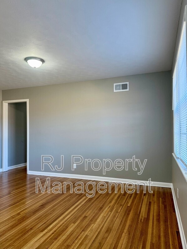 Photo - 1973 Tacoma Ave