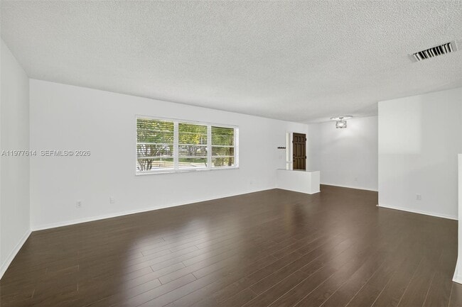 Photo - 770 SE Hollahan Ave