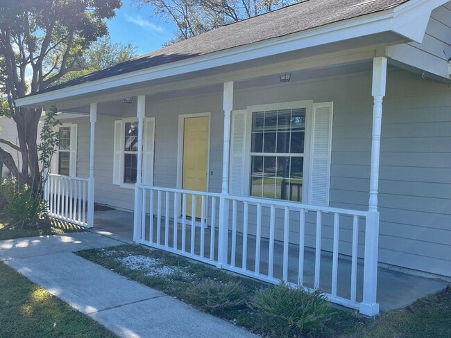 Photo - 204 Old Pond Dr
