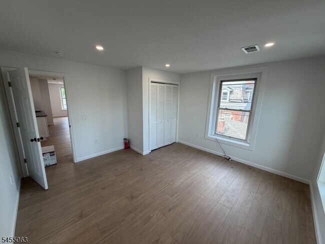 56 W Somerset St Unidad 4