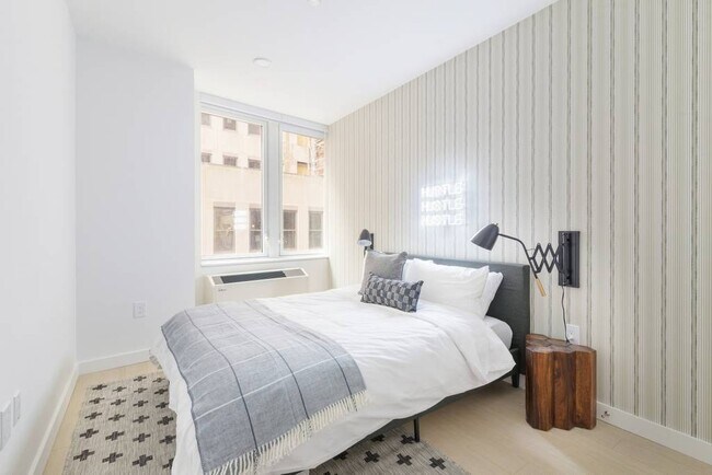 Photo - 180 John St Unidad 2206