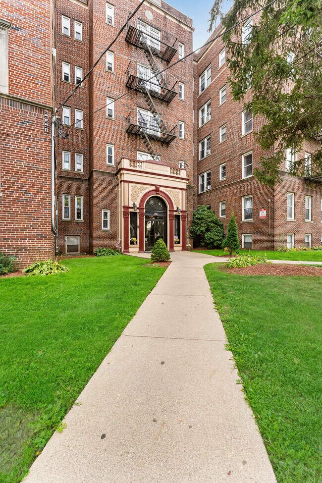 Photo - 758 Jersey Ave Unit D4