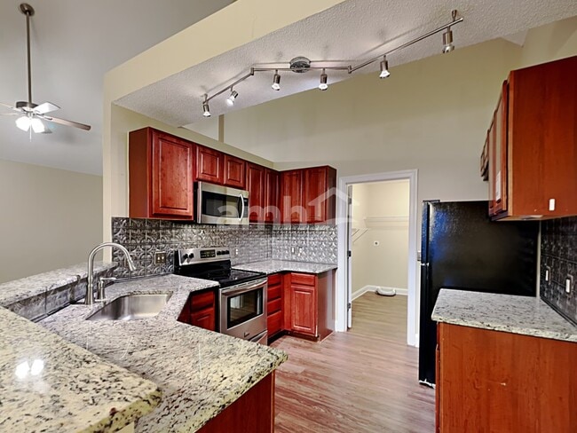 Photo - 1009 Loch Lomond Cir