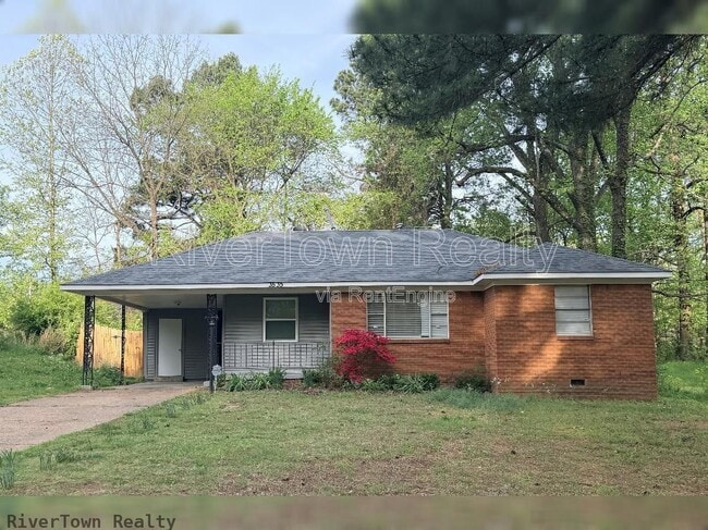 Building Photo - 3535 Debby Dr
