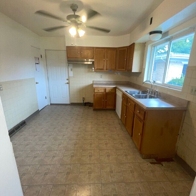 7762 Nacomis Dr