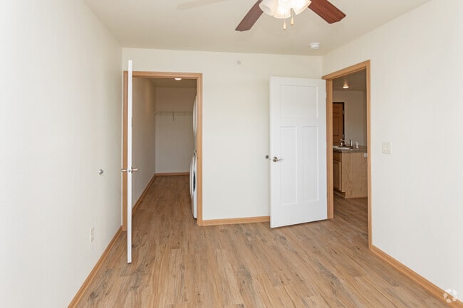 2BR, 1BA - 940 - 960SF