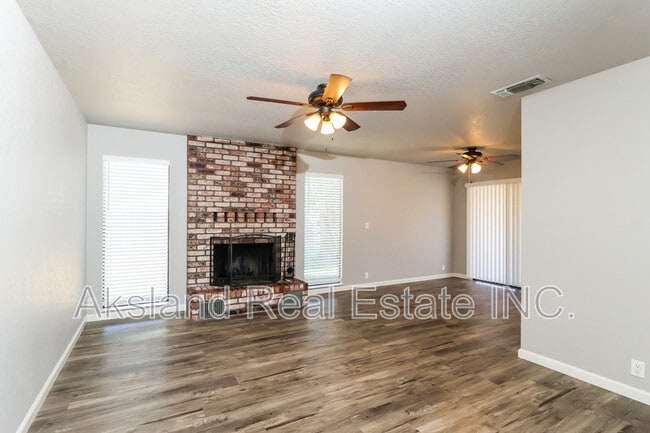 Photo - 1497 Claremont Dr