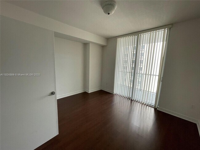 Photo - 79 SW 12th St Unidad 1104-S