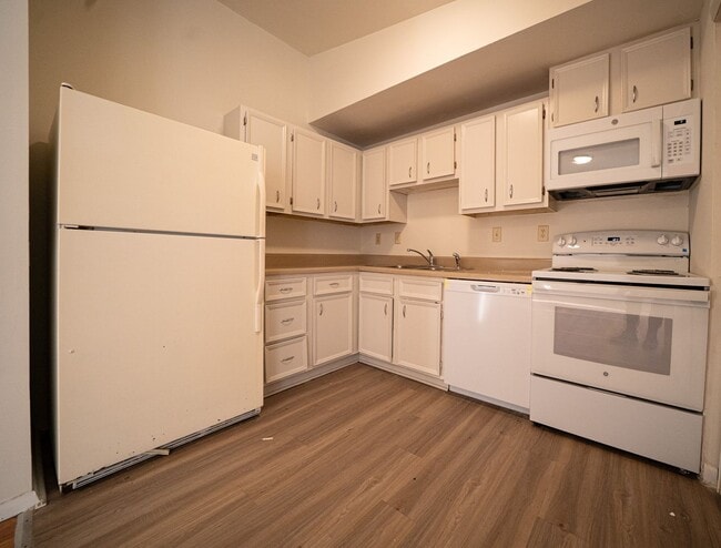 Photo - Ranch - 3 bedroom, 2bath Fenced yard