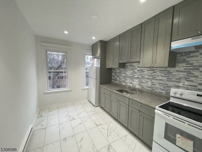 Photo - 205 N Clinton St Unidad 3