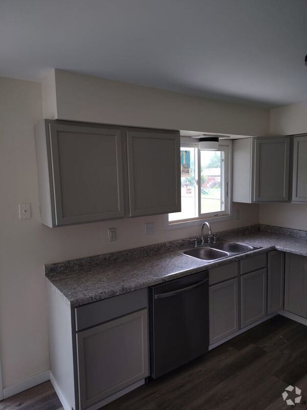 Building Photo - 1212 Bowler St Rental