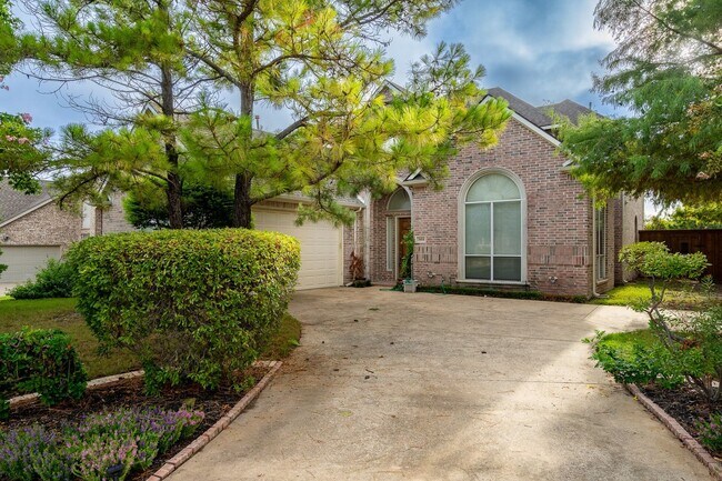 Building Photo - Beautiful home in a great quiet neighbourh...