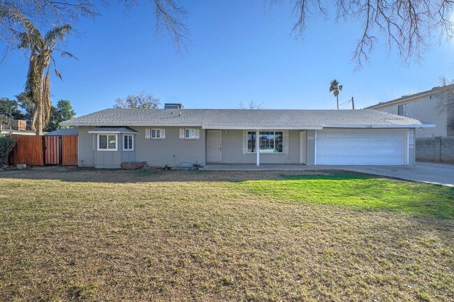 Building Photo - 2133 W Morten Ave