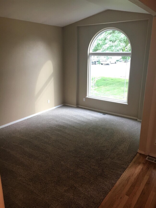 Photo - 2144 N Fastwater Ave