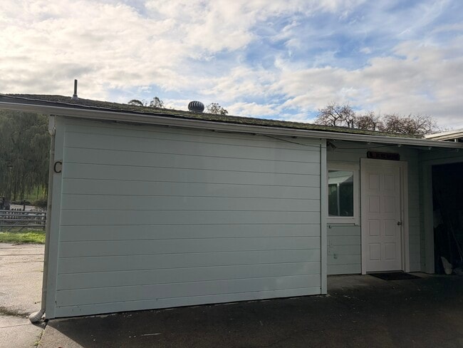 Photo - 863 Atherton Ave