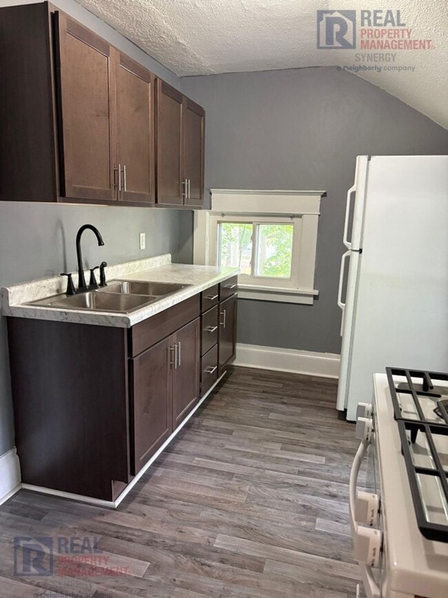 112 N Clinton St Unit B