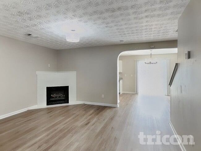 Photo - 1740 Formosa Ln