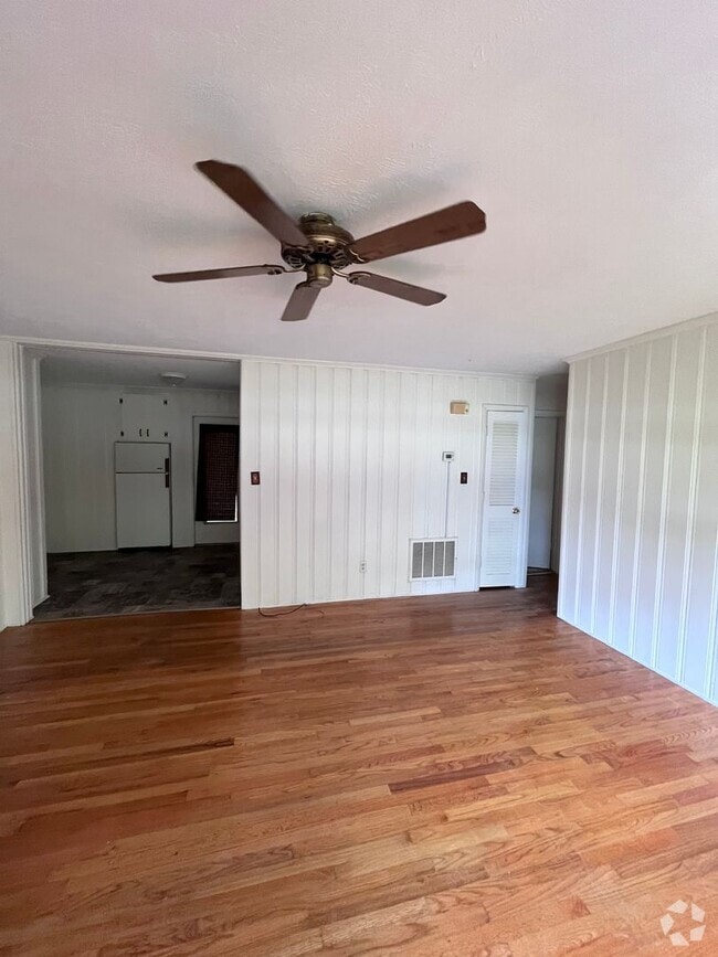 Building Photo - Elm Avenue (13001), Laurinburg, NC 28352 Unit B Rental