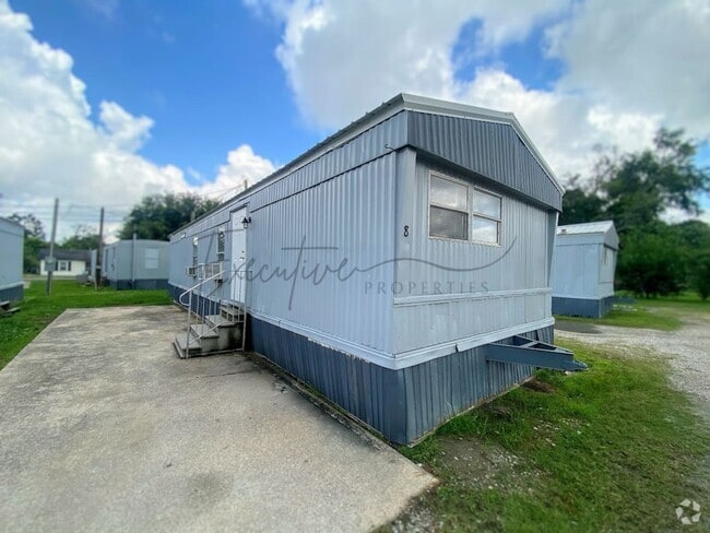 Building Photo - 1030 Mildred St Unit 8 Rental