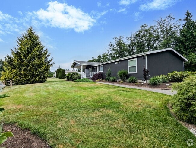 Building Photo - Fully remodeled & updated 3 bed 2 bath hom... Rental