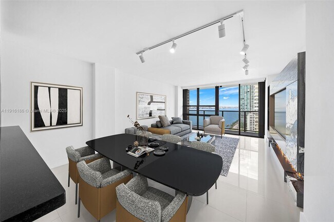 Building Photo - 600 NE 36th St Unit 1916