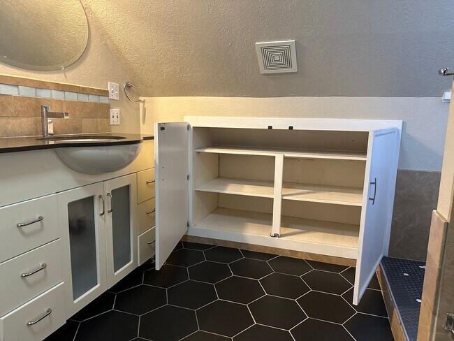 Photo - 1330 S Grant St Unidad Attic