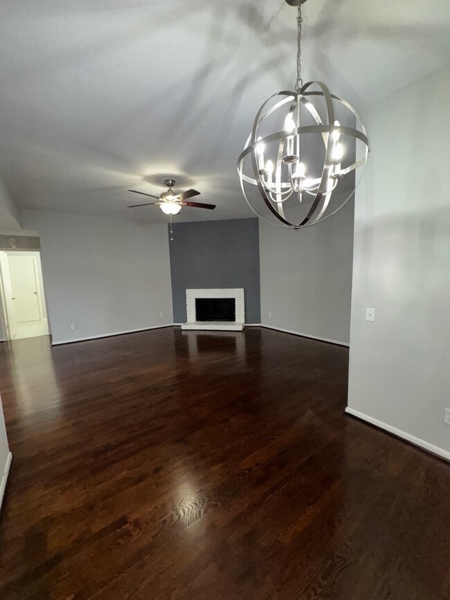 Photo - 9809 Richmond Ave. Unidad J1