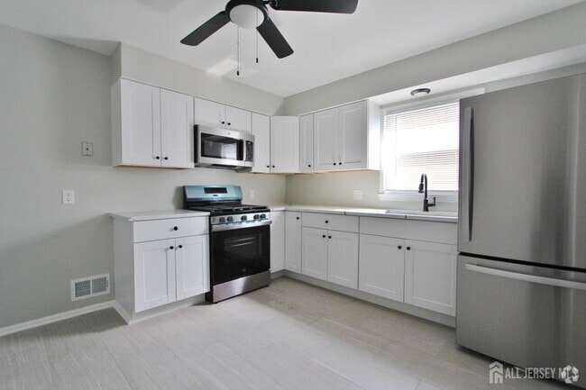 Building Photo - 520 Hamilton Blvd Unit 2 Rental