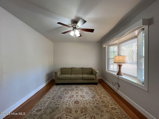 Photo - 527 Oldham Rd