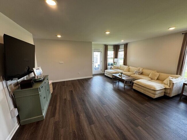 Beautiful 5 bedroom home available for rent